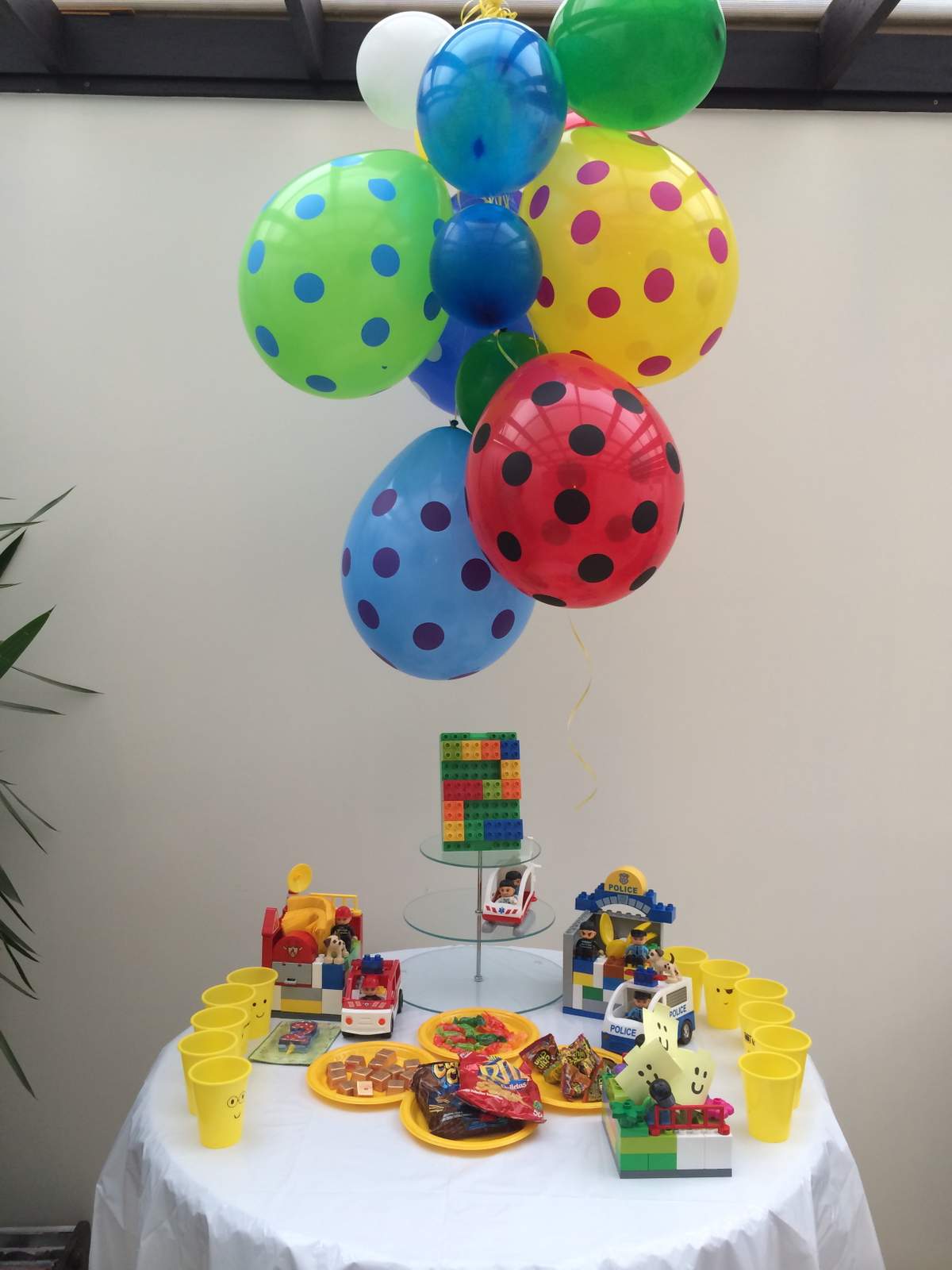 Joaquín loves Legos! - Lego Party 