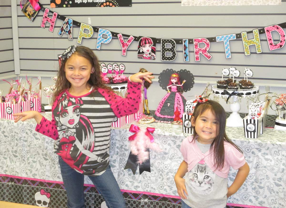 Alexis's 7th Birthday - Monster High (Draculaura)