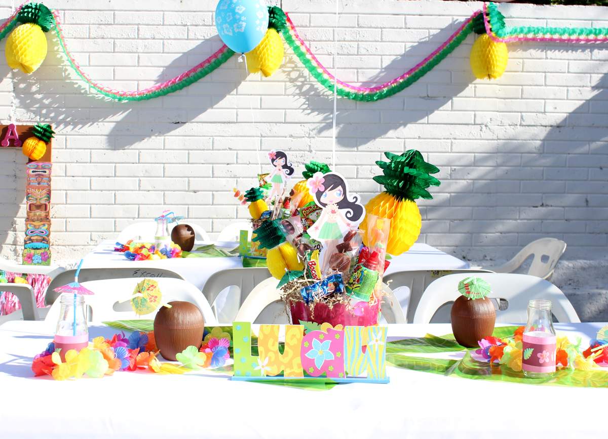 Luau / Hawaiian Birthday Party Ideas | Photo 3 of 15 | Catch My Party