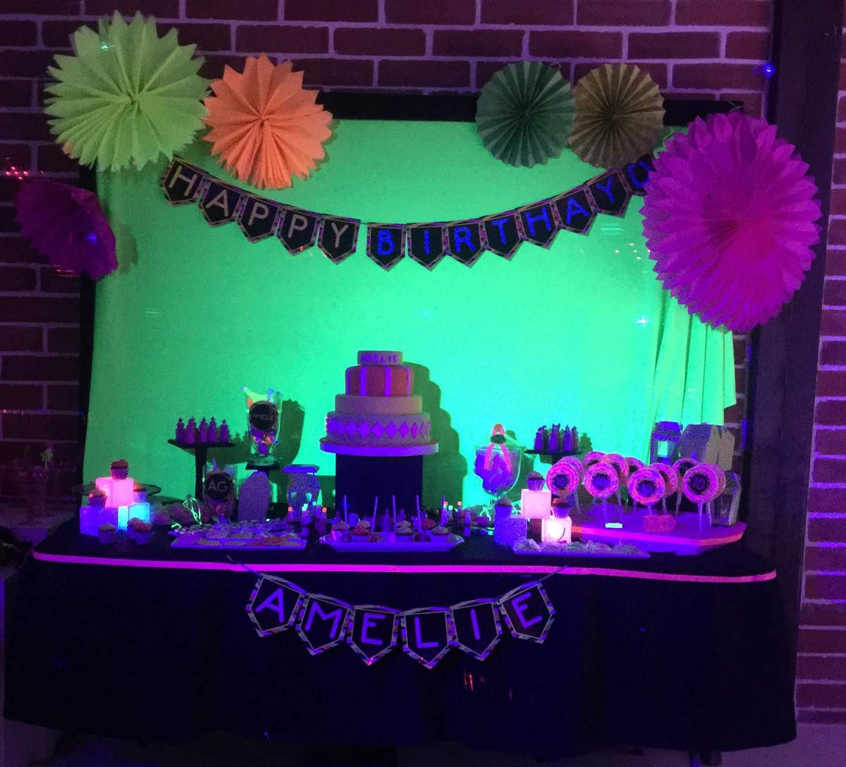 Amelie's Glow Party - Neon / Glow in the Dark