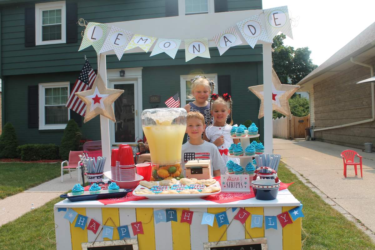 July 4th - Lemonade Stand
