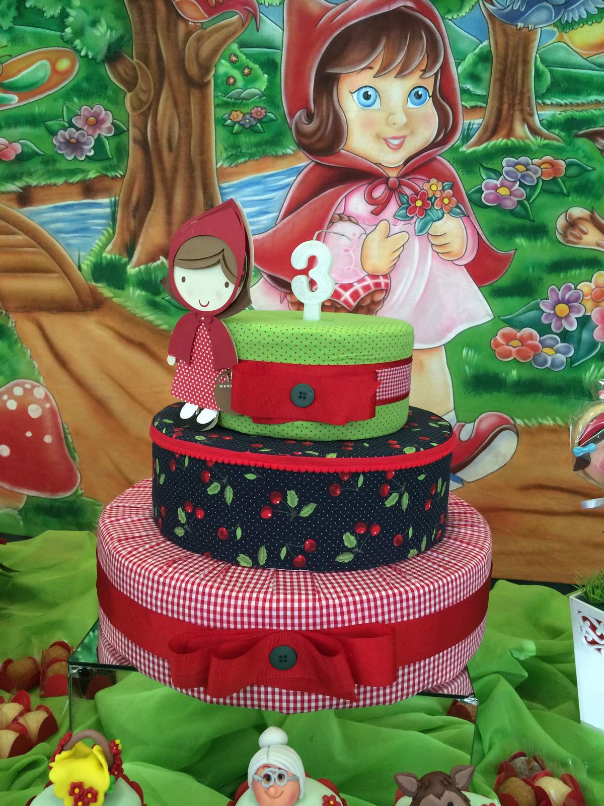 Fefê a Chapeuzinho Vermelho  - Little Red Riding Hood
