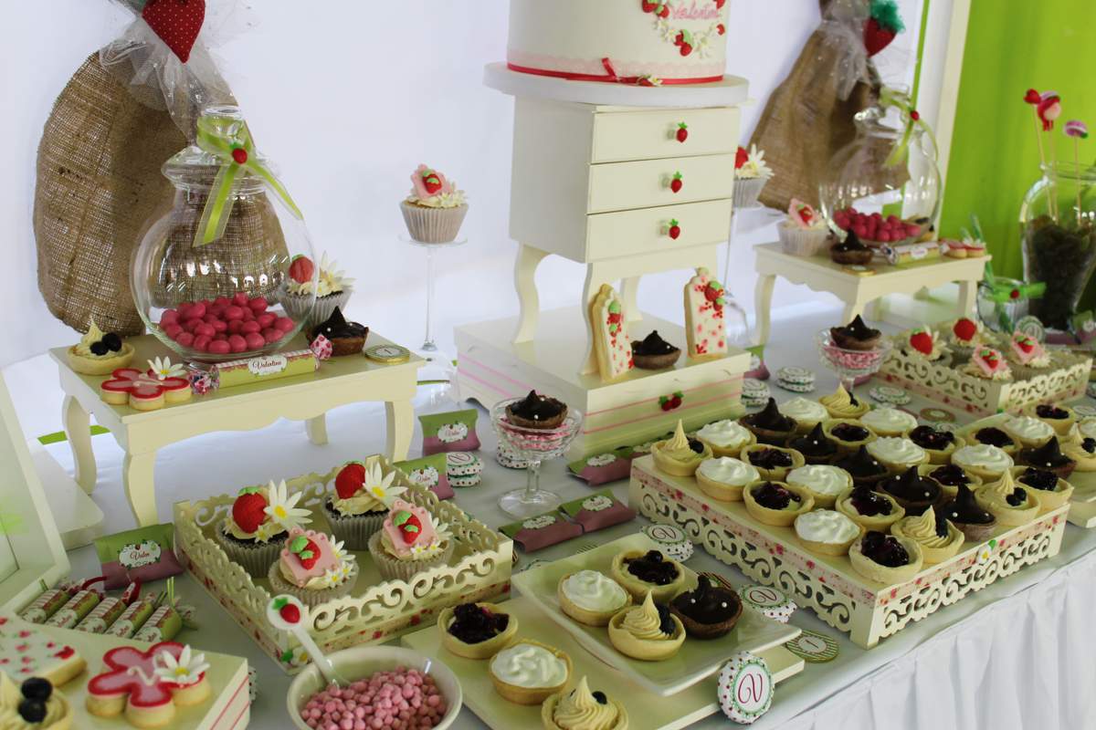 Valentina First year birthday party Little strawberry! - Strawberry and flowers