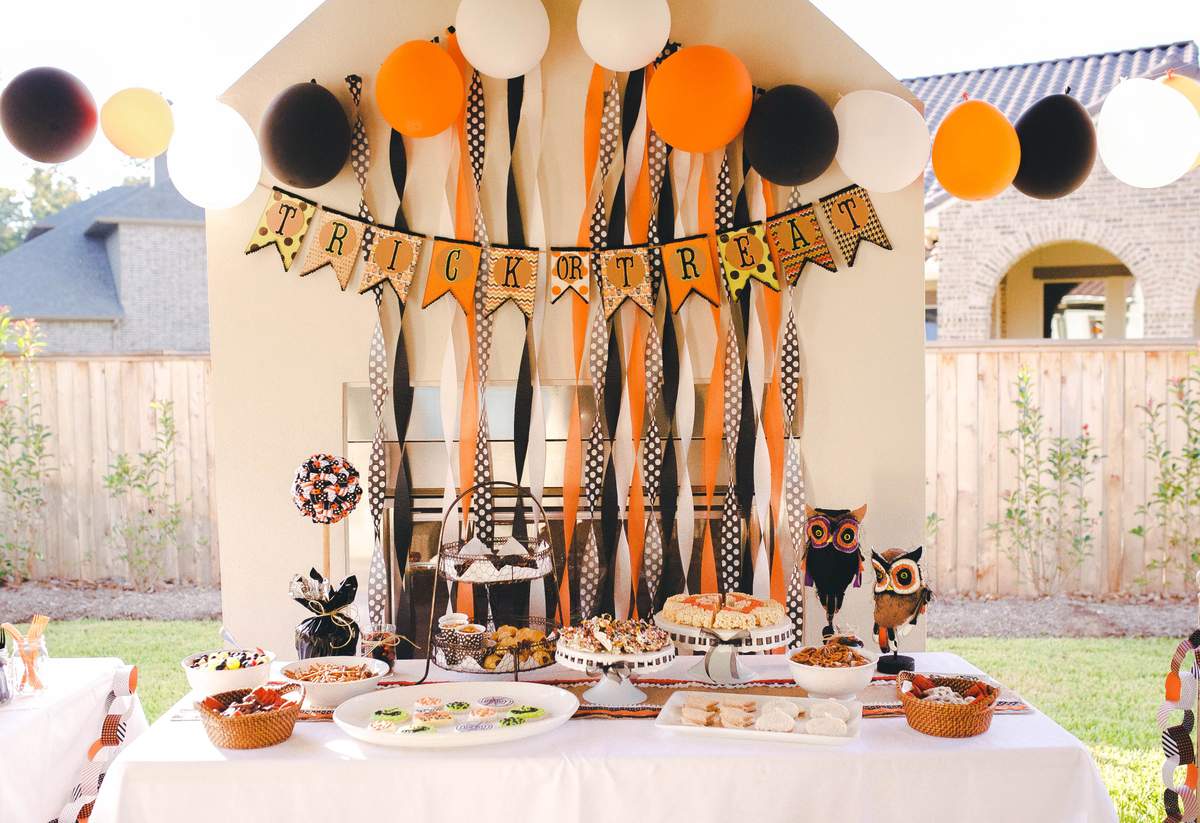 Halloween Playdate - Halloween for the Little Goblins