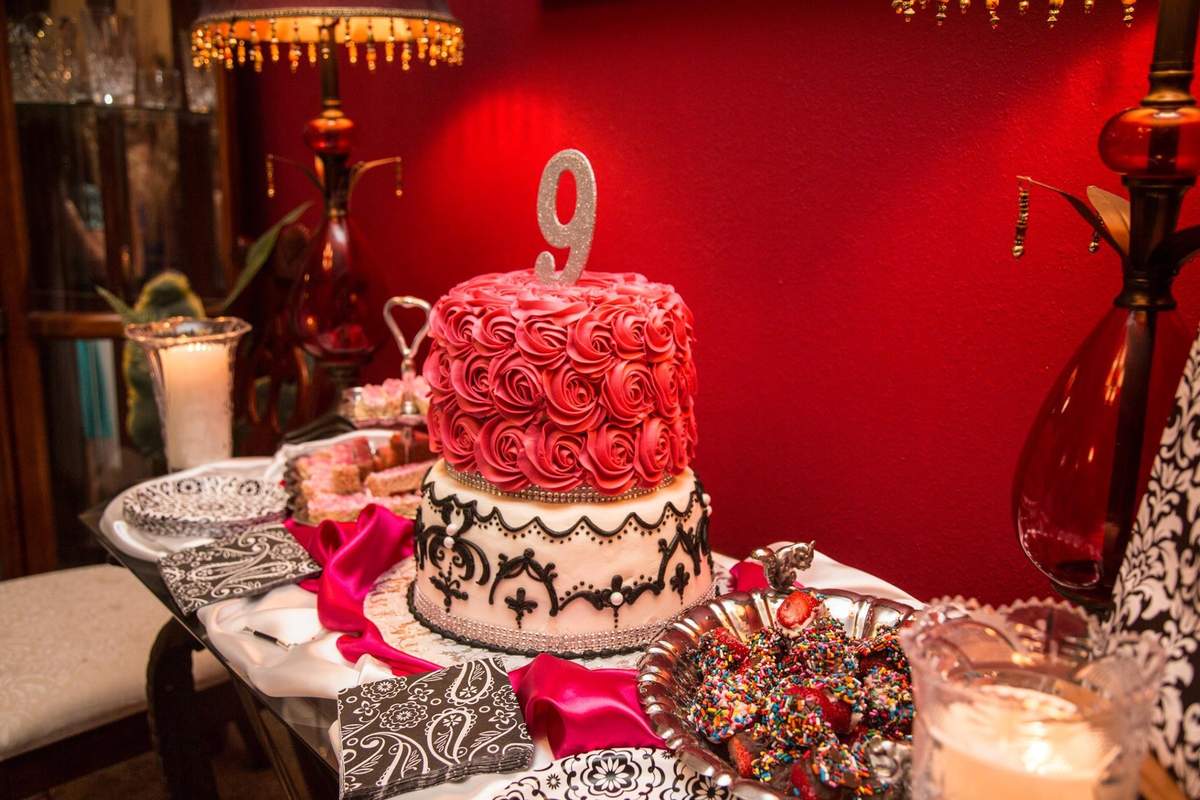 Glam Beauty Bar and Dinner Party / Dinner Party "Glitz and Glam Dinner