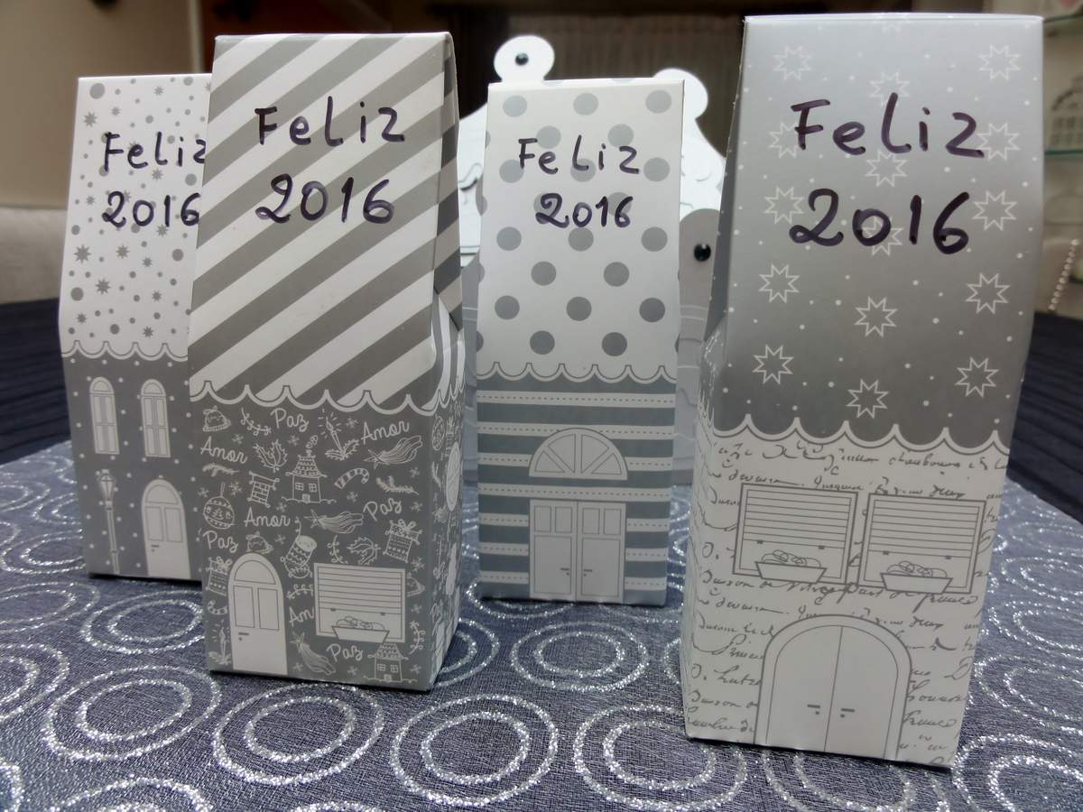 Party year decoration foil ct decorating kit gold room retuel favor supplies decor accessories New Year's New Year's Party Ideas | Photo 4 of 22 | Catch My Party