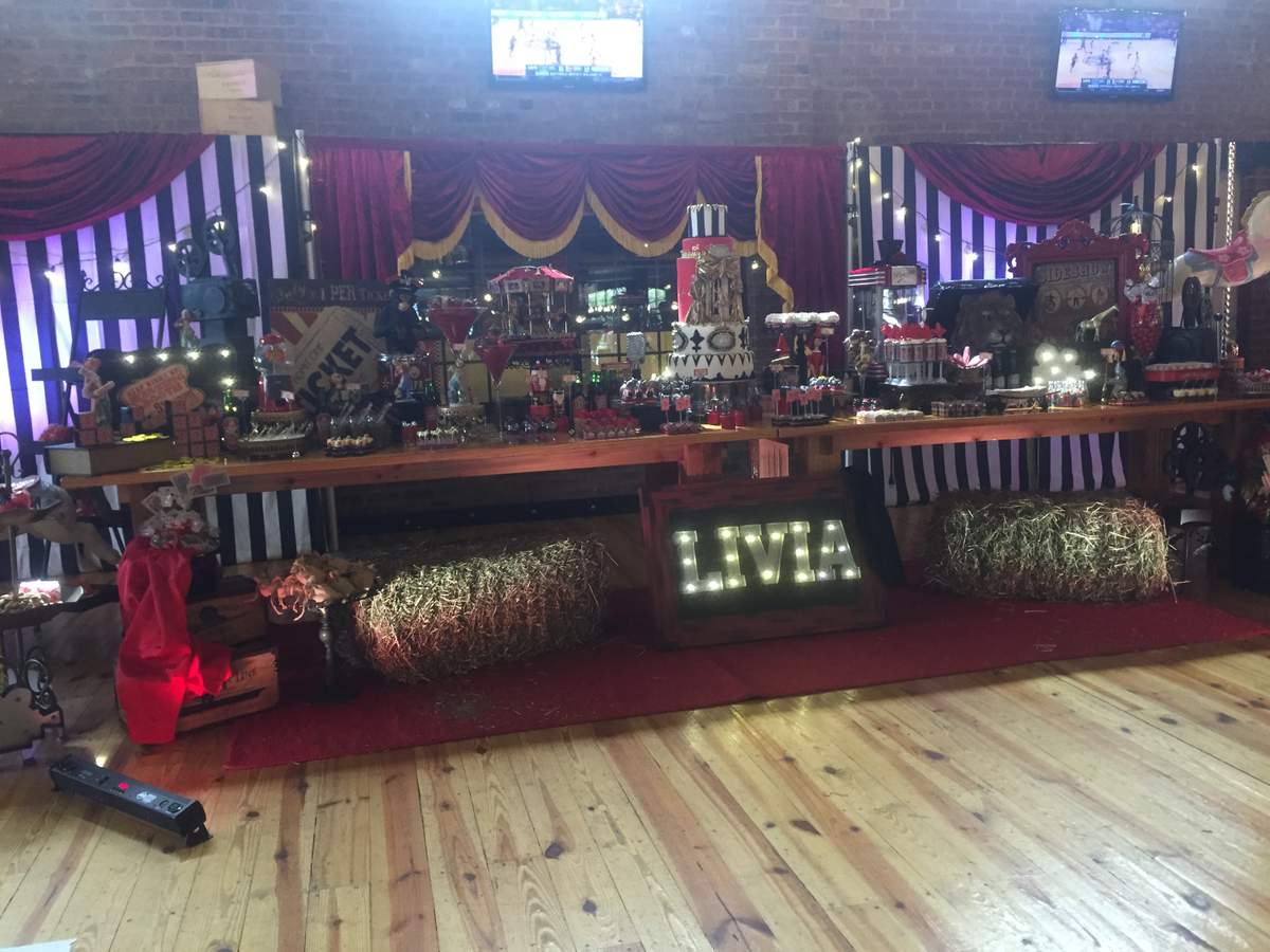 livia's amazing first bithday!  - Vintage Circus 