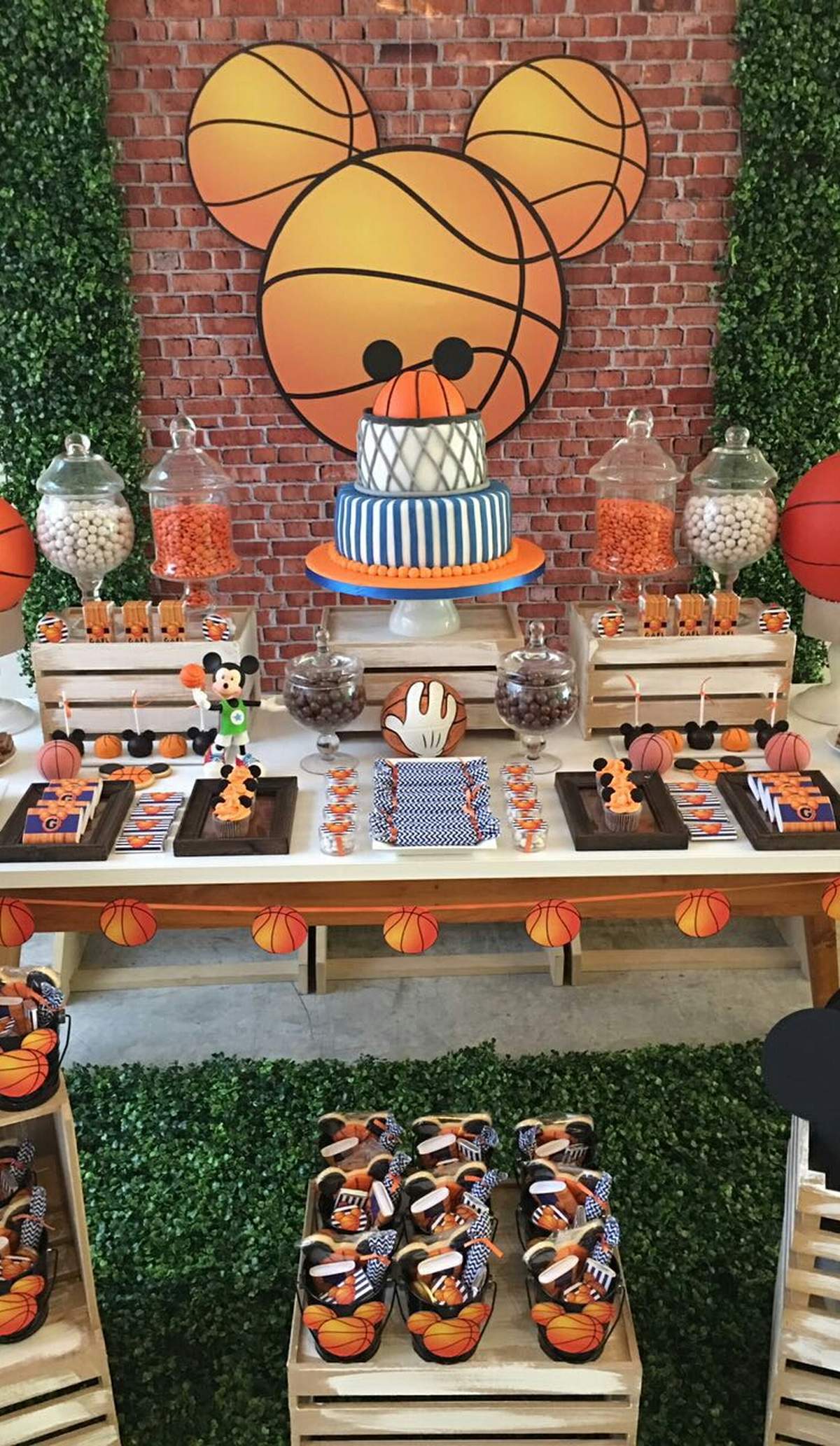 Mickey Basketball Party - Mickey Mouse