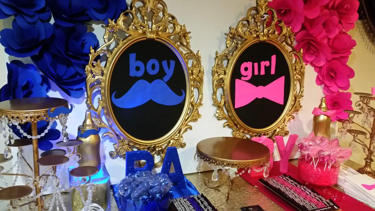 Gender reveal - Moustache and bows 