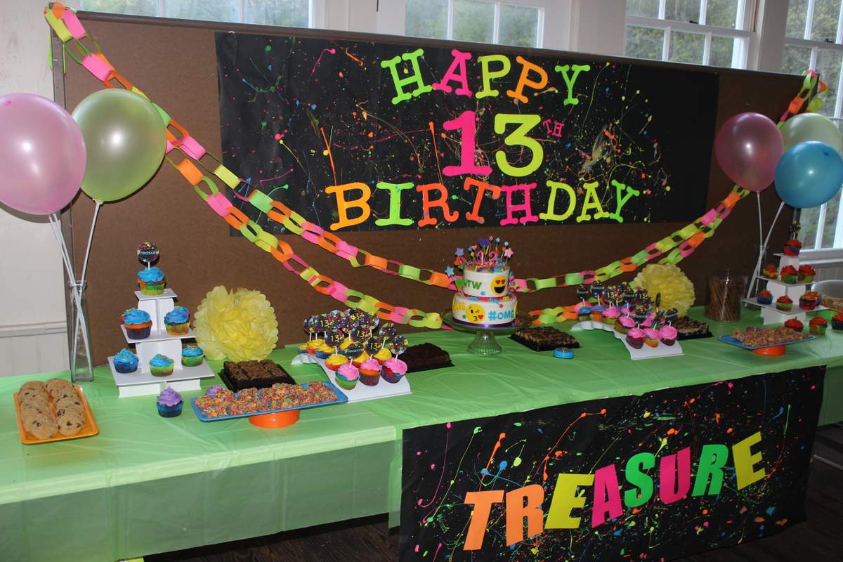 Treasure's Super 13 Glow Party - Glow