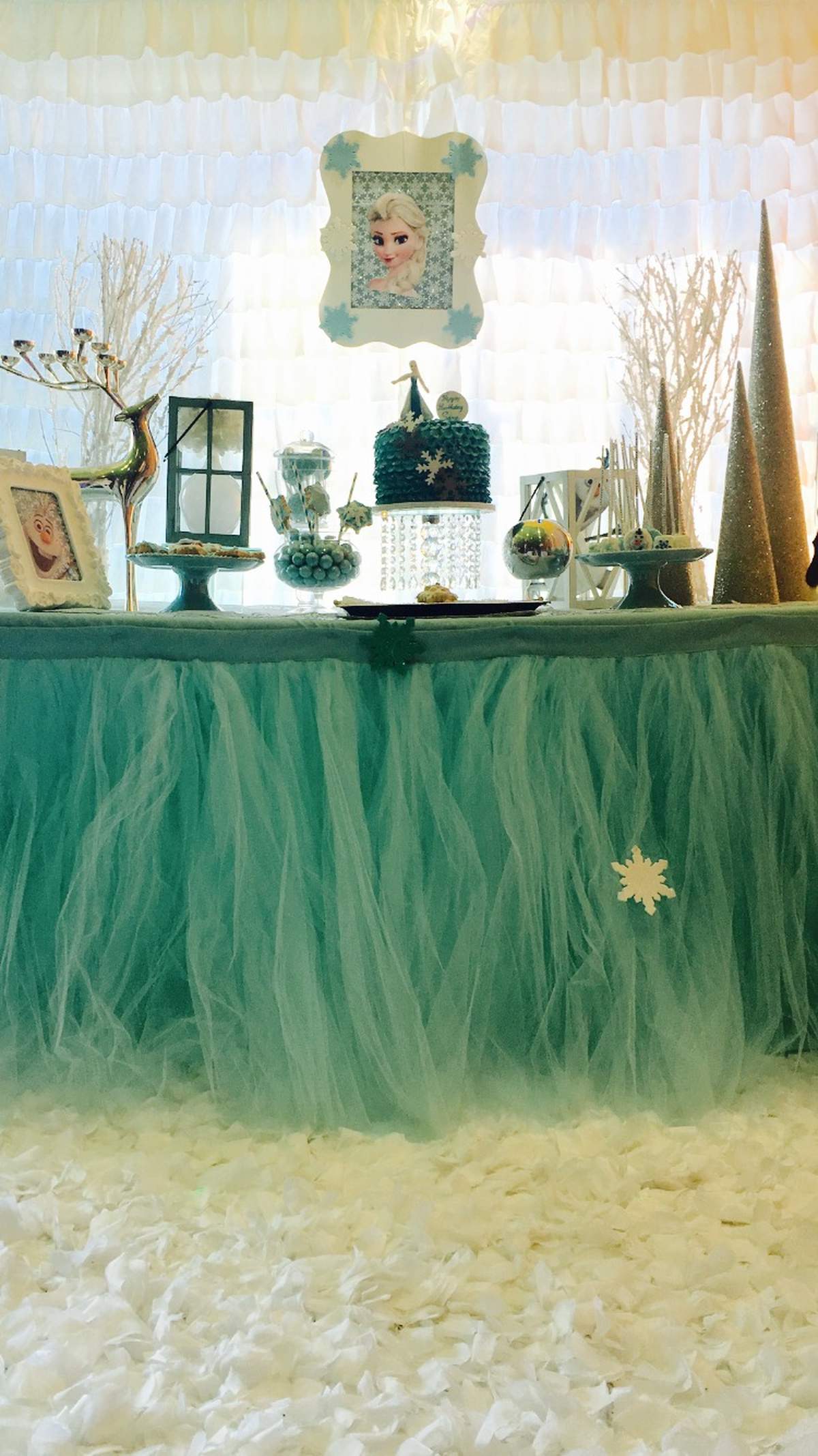 Sara's Frozen Party - Frozen (Disney)