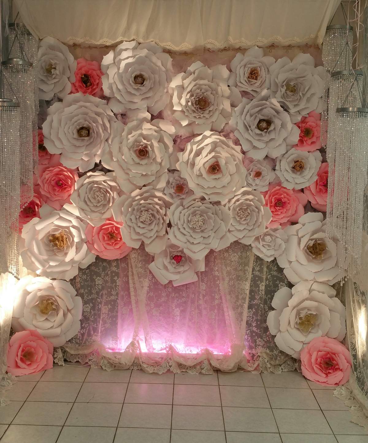 Giant paper roses / Wedding 