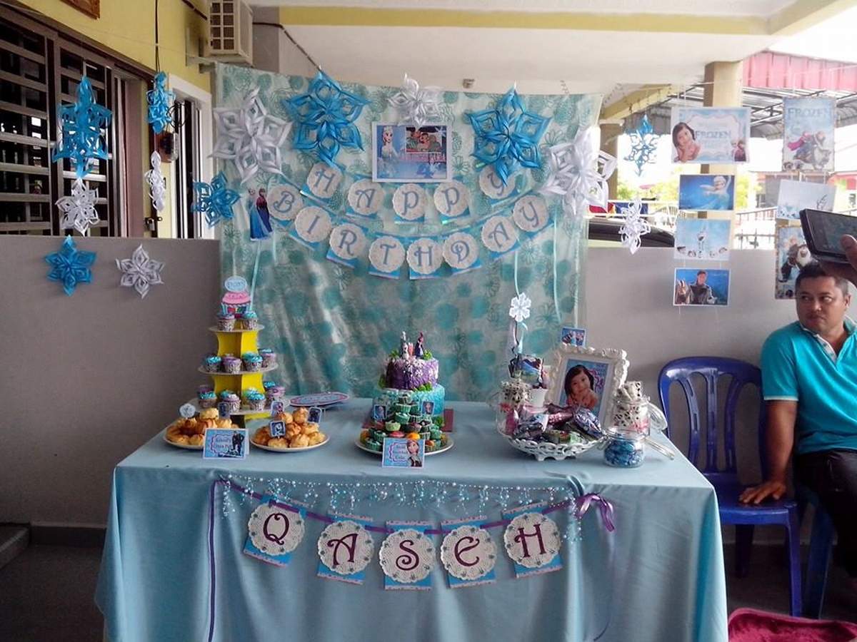 NUR  QASEH  DAMIA  4 - FROZEN