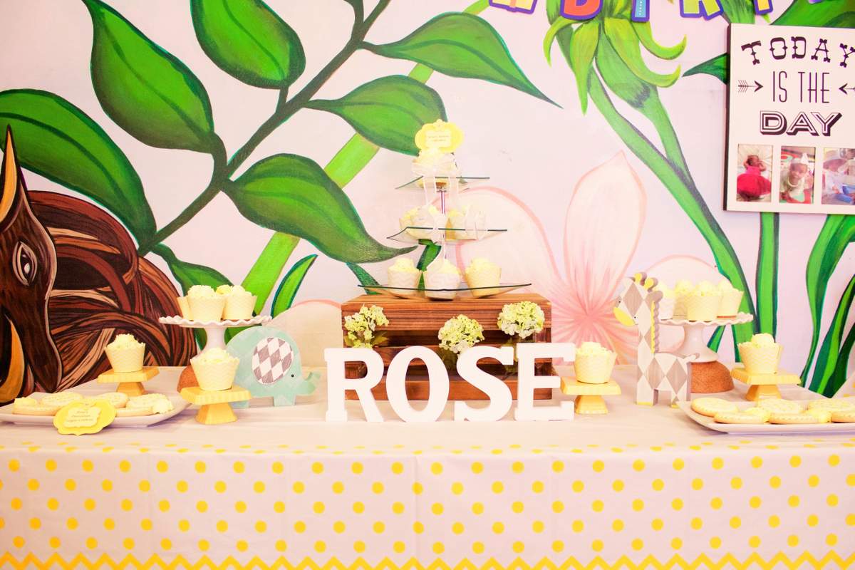 Baby 1st Birthday - Flowers and Puppets
