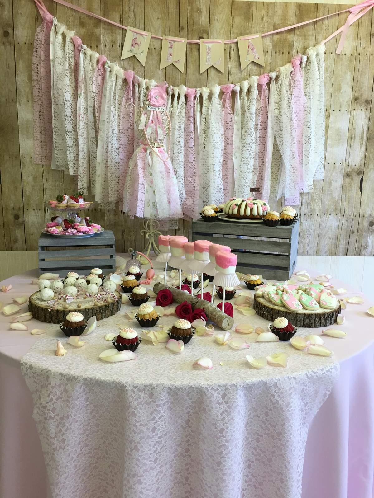 A Shower for Ella - Shabby chic