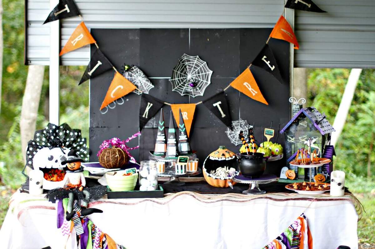 Halloween Costume Hayride Party - Halloween Costume Kids Party