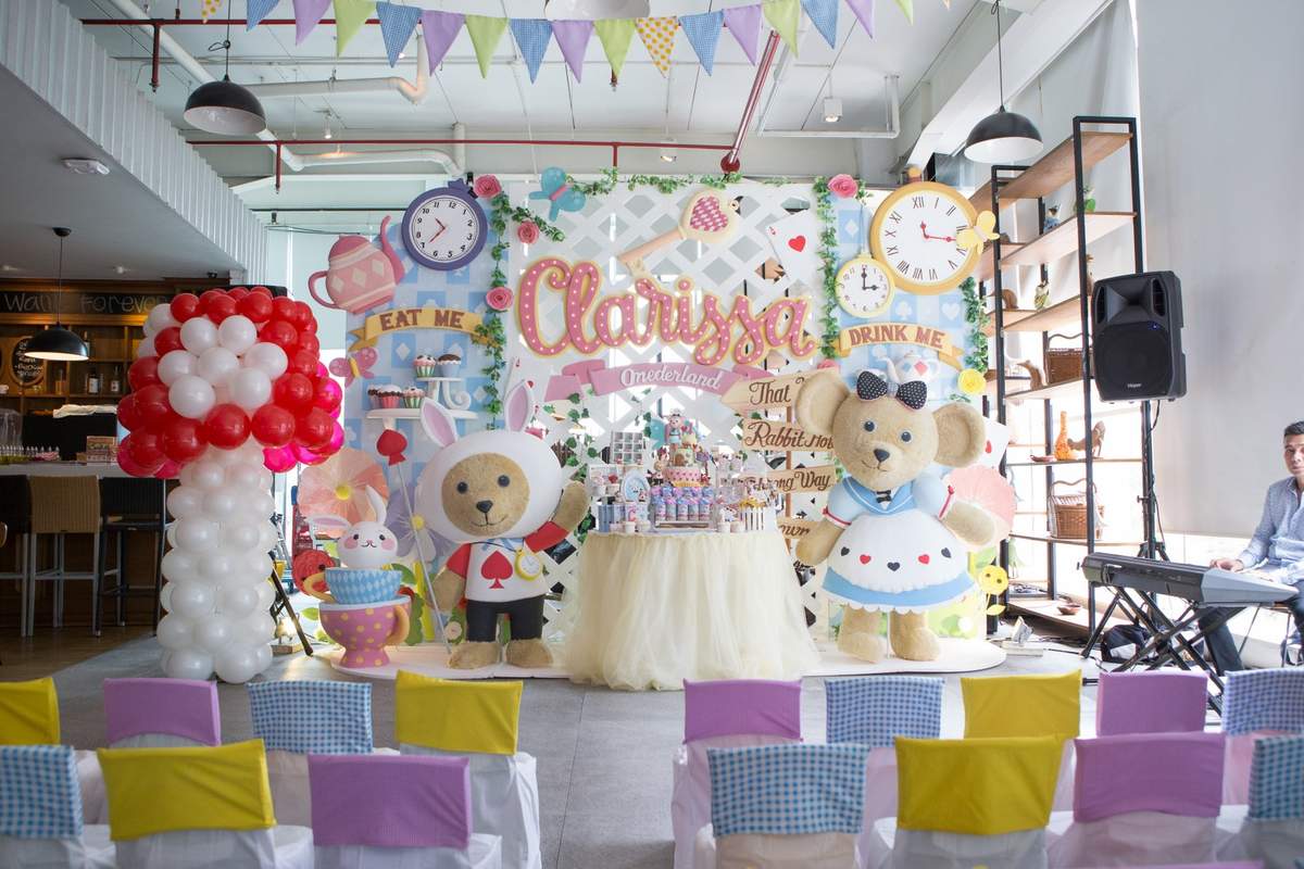 Its duffy bear in alice costume - Alice in Wonderland