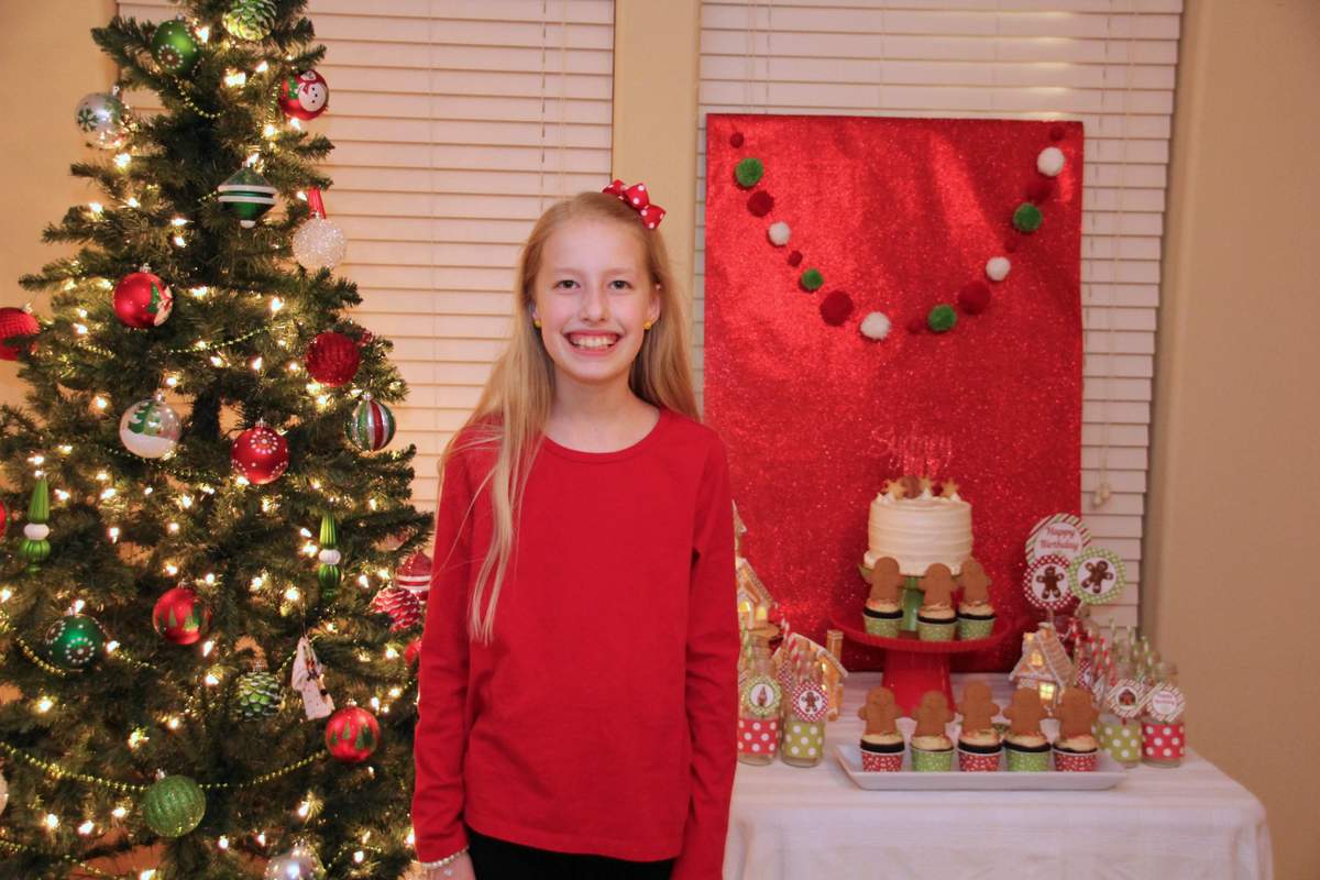 Sydney's 10th Gingerbread House PArty - Gingerbread