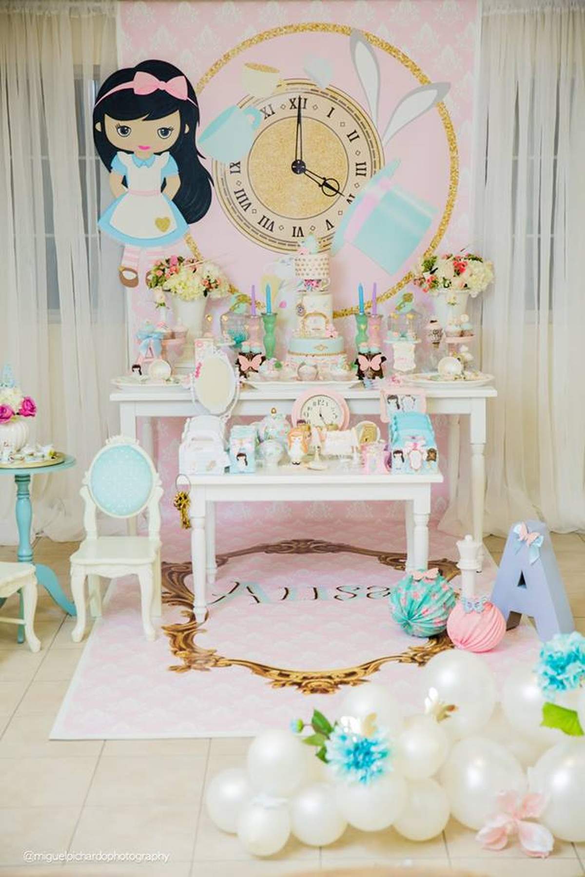 Alisa's Wonderland  - Alice In Wonderland