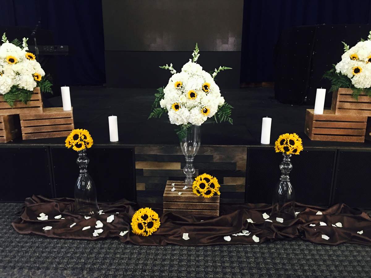 Sun Flowers and chocolate wedding  - Sun flowers 