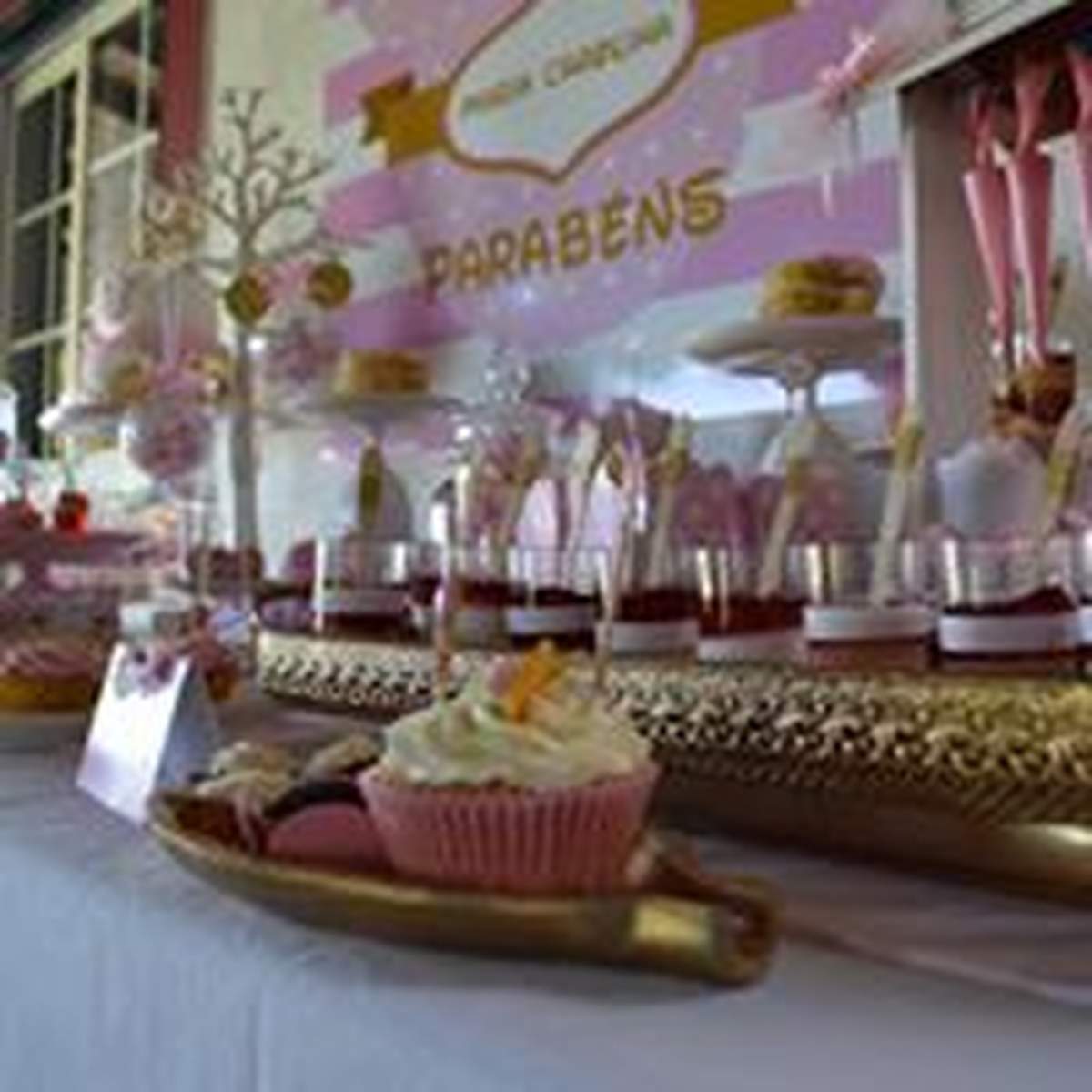 "1º Aniversário da Maria Carolina" - "Gold and Pink sweet Minnie Mouse"