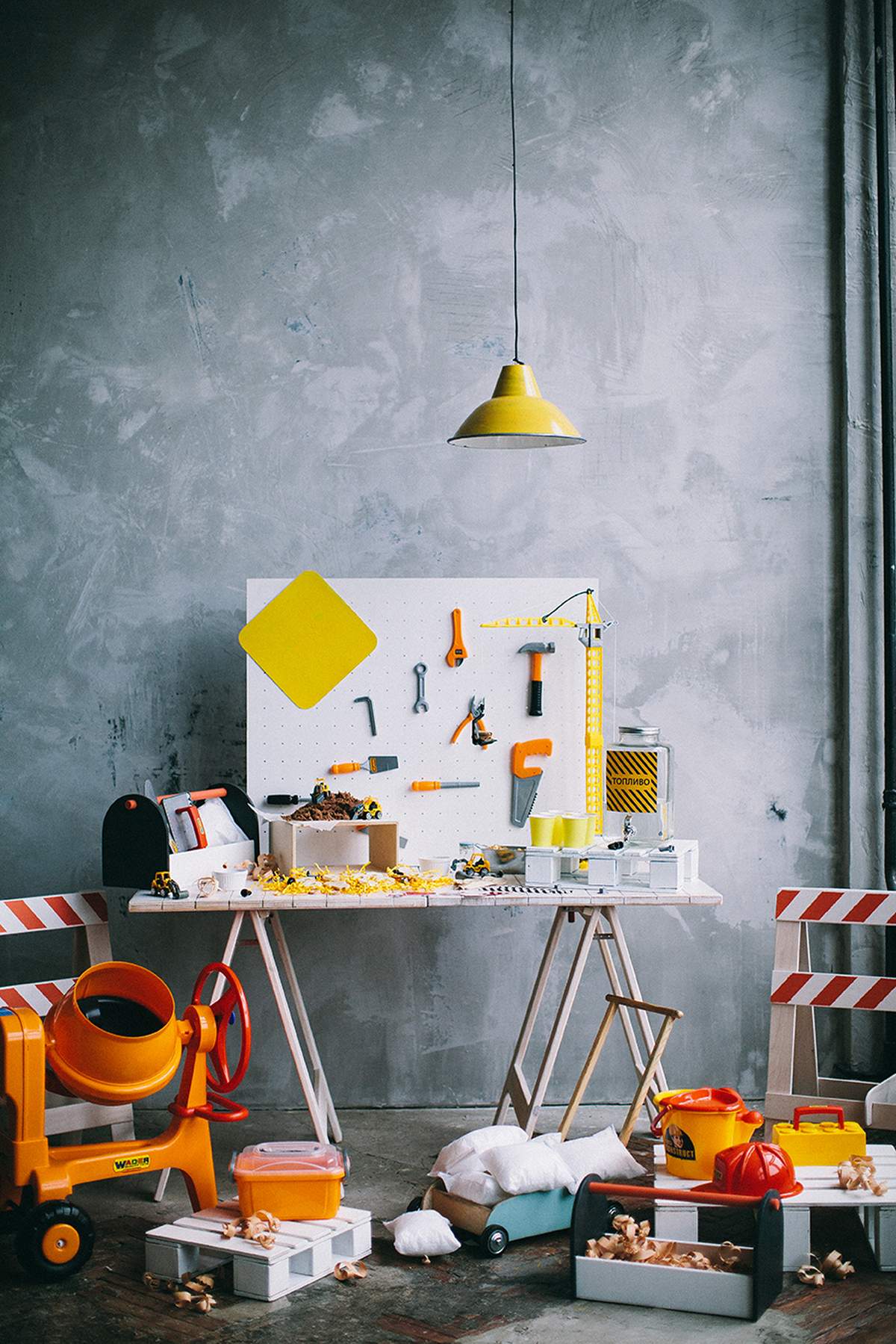The party is under construction - UNDER CONSTRUCTION