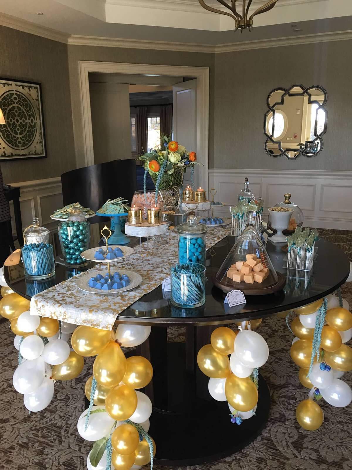 "Strolling On By" Baby Shower - Baby Stroller