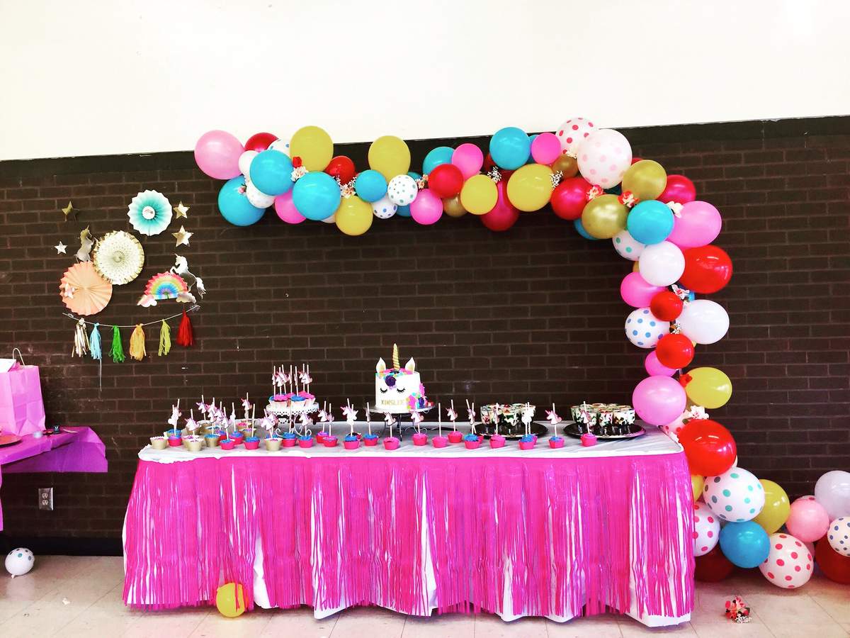 Kinslee's colorful Unicorn party  - Unicorns