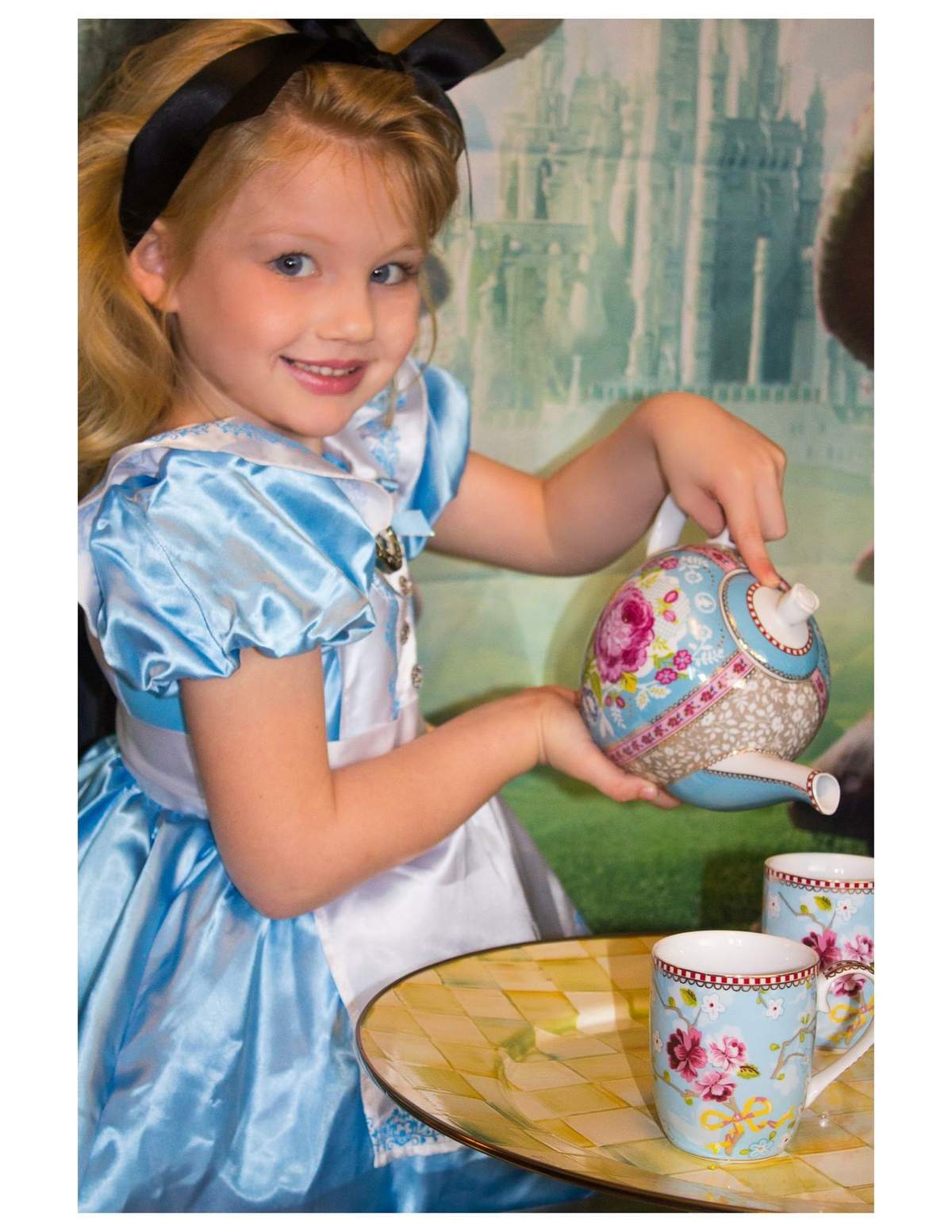 Ava In Wonderland - Alice in Wonderland
