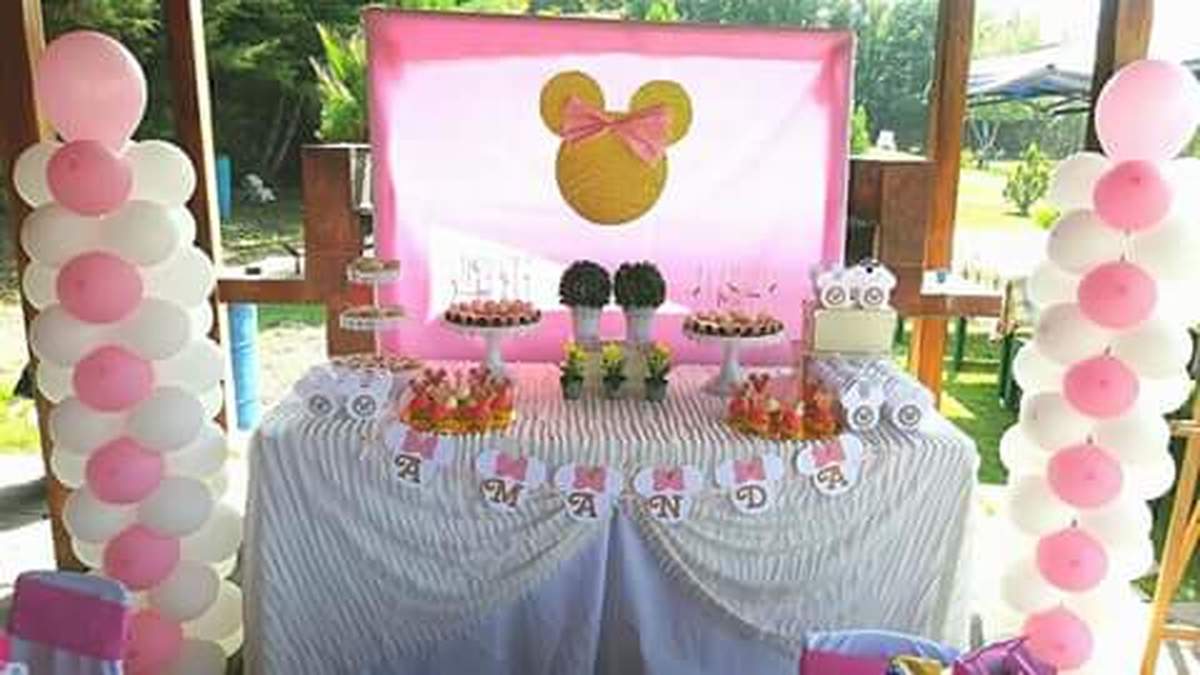 Minnie gold birthday party - Minnie Mouse