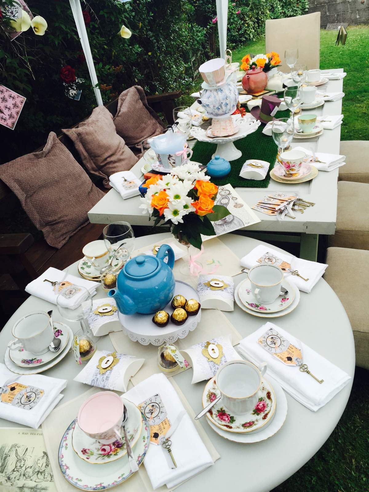 Alice In Wonderland / unbirthday party - Alice In wonderland