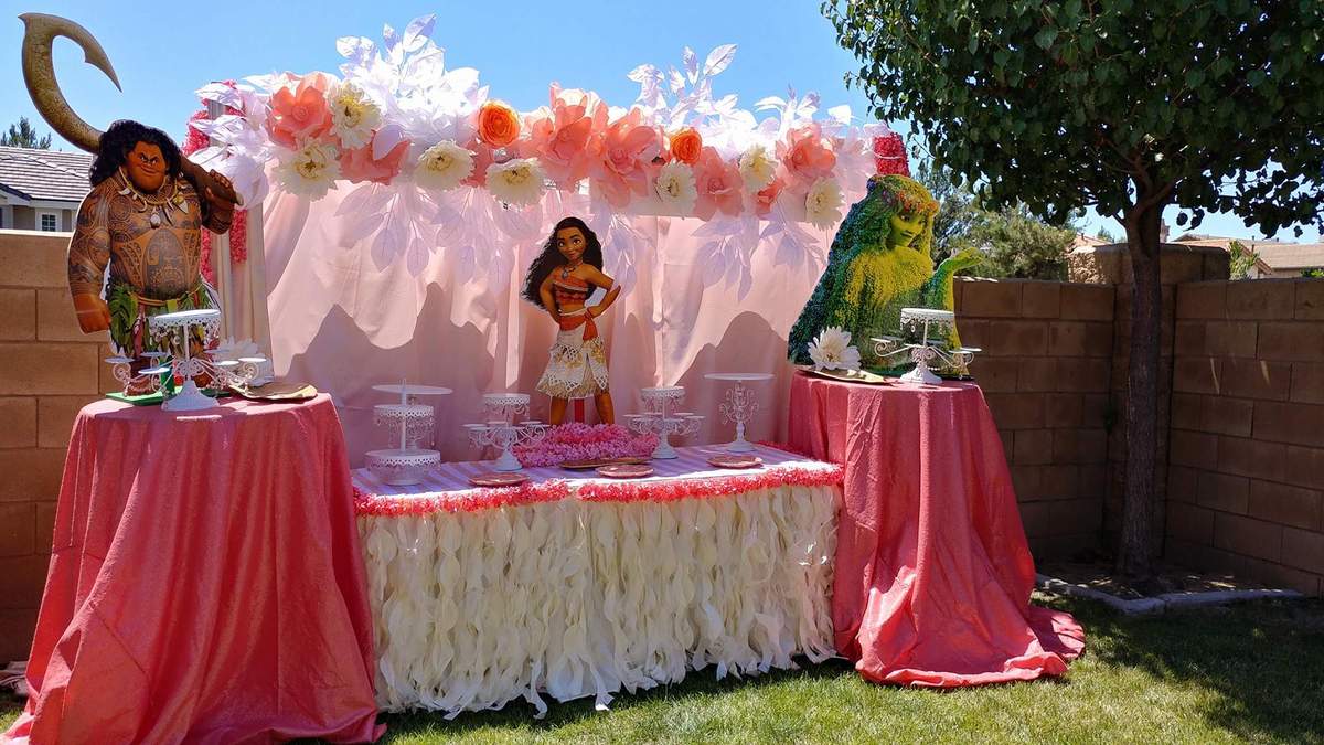 Natalia's Party - Moana
