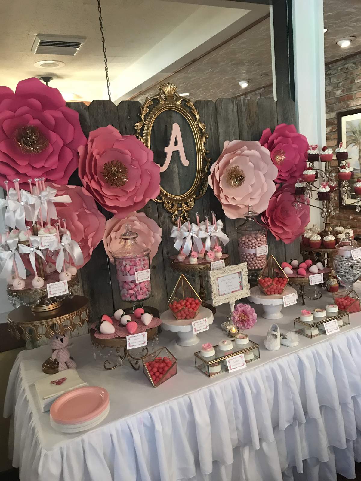 Flower backdrop with gems / Baby Shower "Flower/Gem baby shower