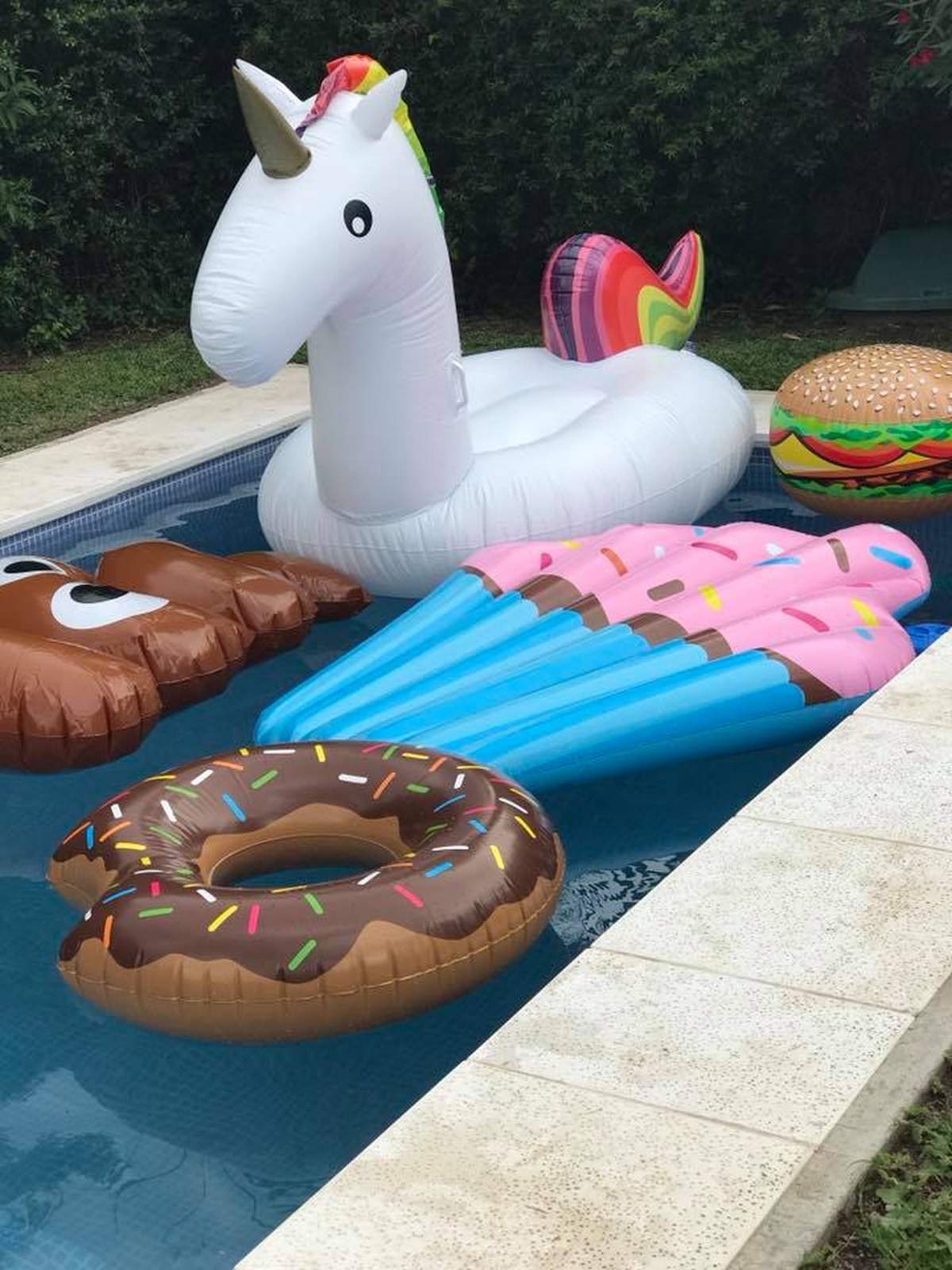 Pool Party - Unicorns