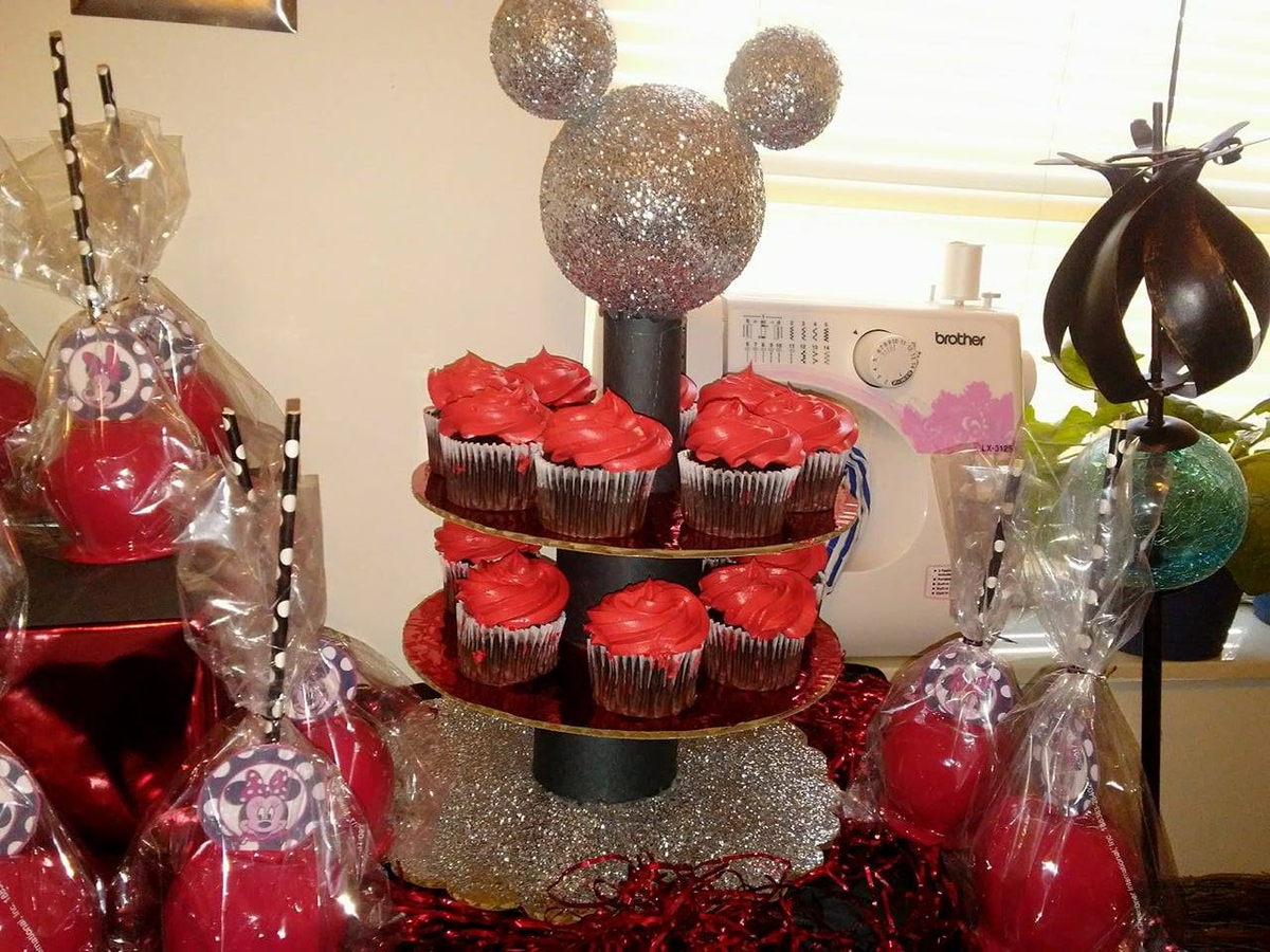 Kaleigh's 3rd Hot Digitty Dog Minnie Mouse Party - Classic Minnie Mouse