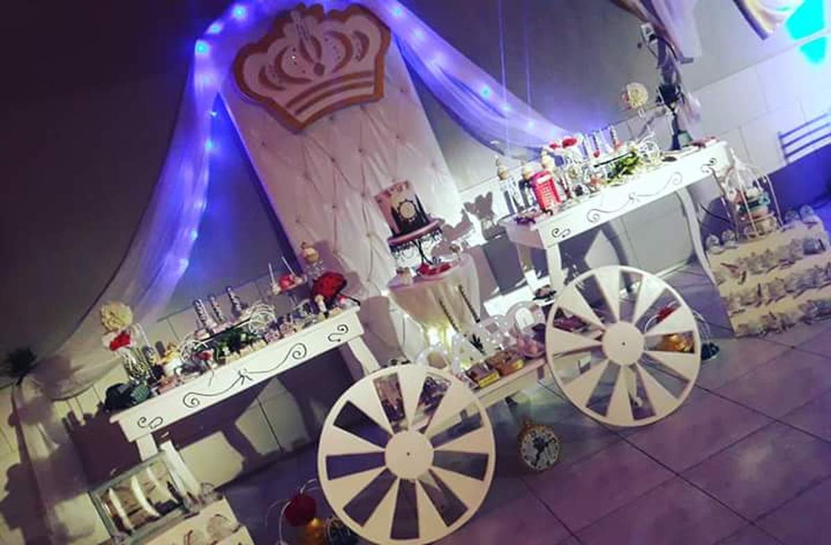  London Party United Kindom Vintage - Reina Coronas London Vintage England United Kingdom