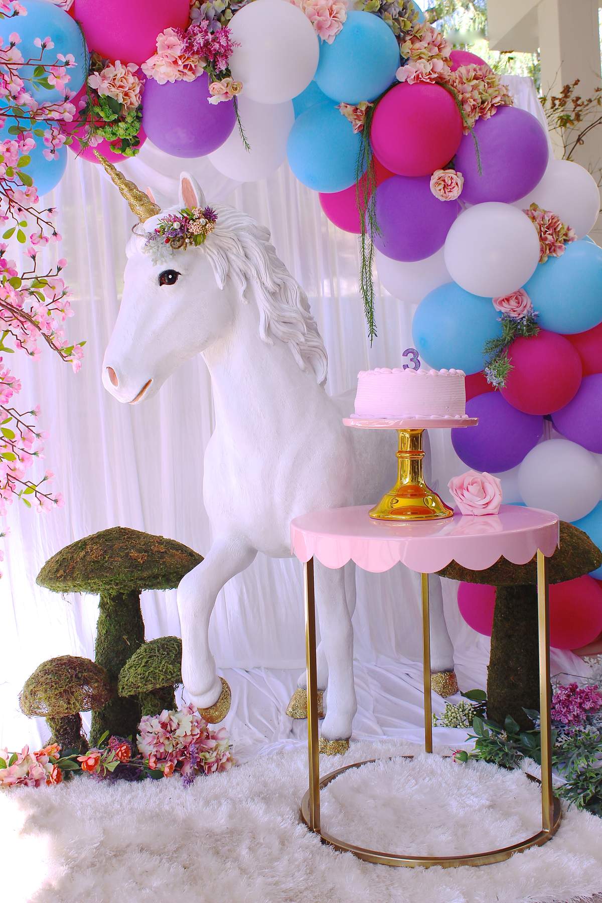 Leia's Unicorn birthday party - Unicorns