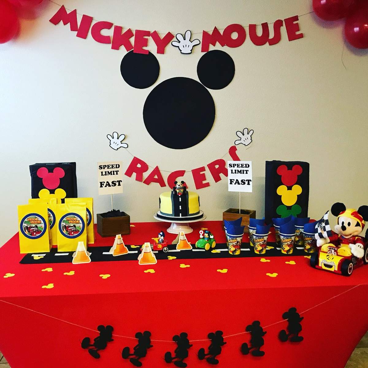 Mickey and the roadster racers - Mickey Mouse