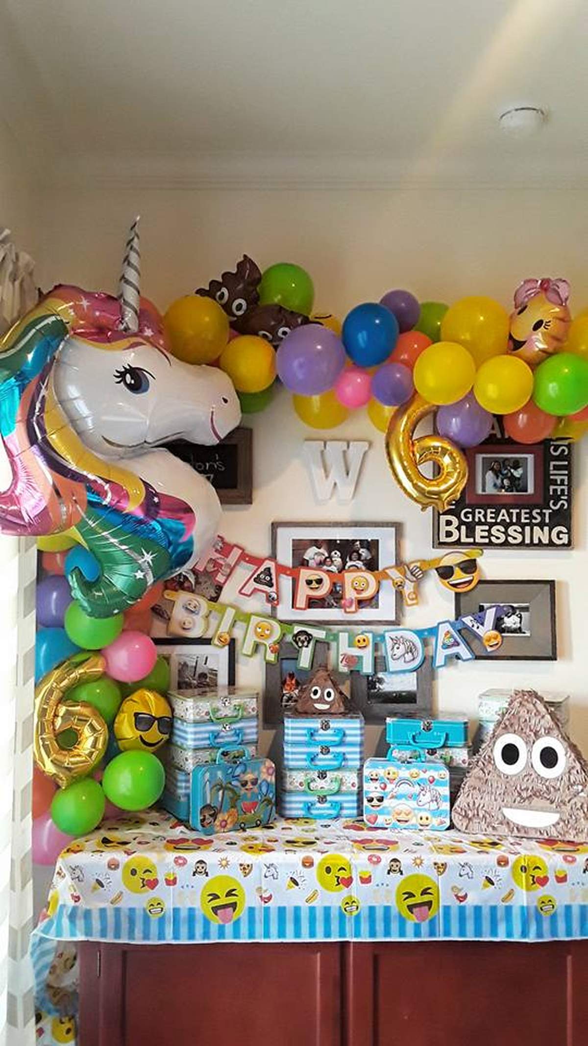 Mia's 6th Birthday  - Emojis Theme