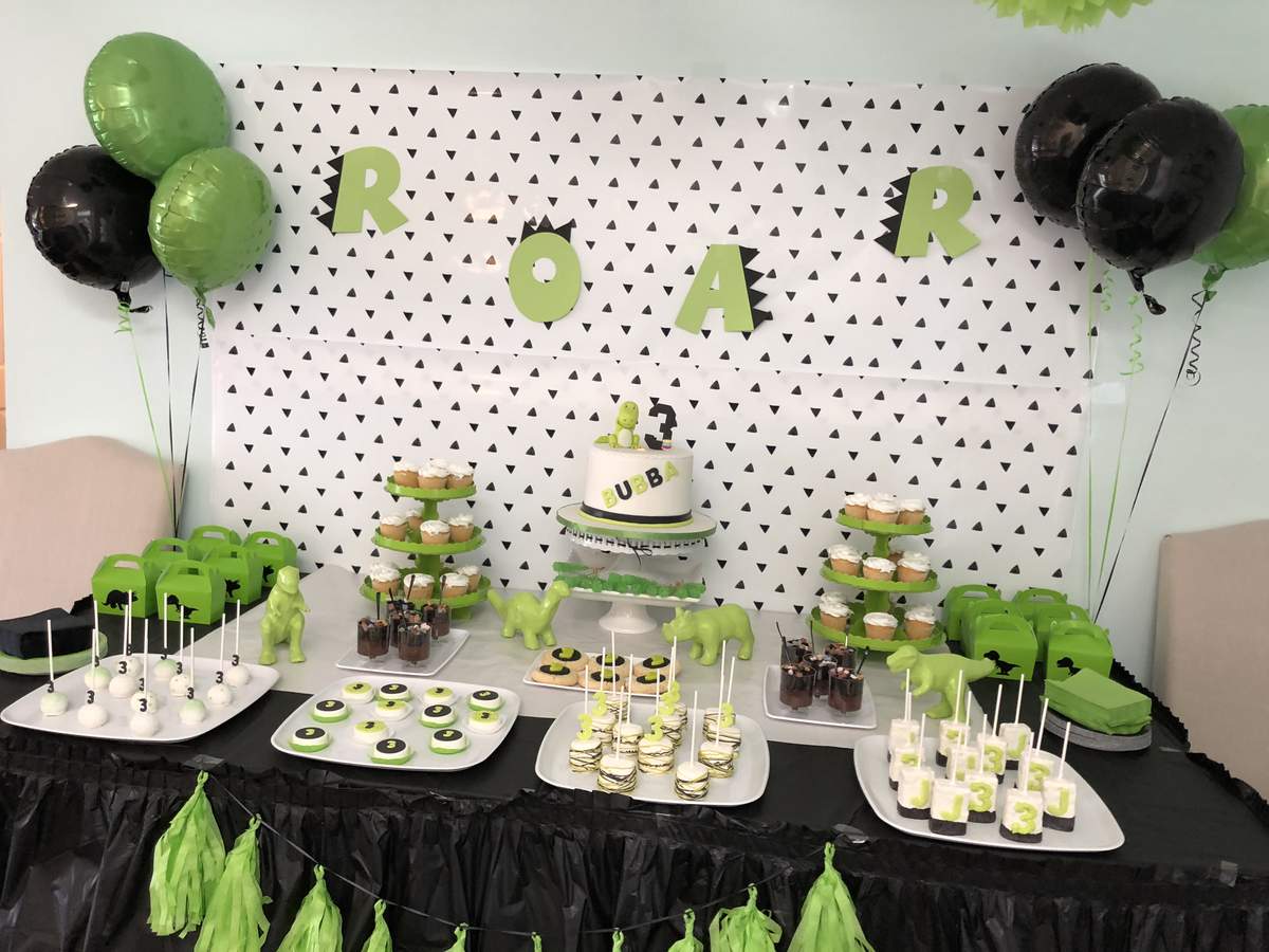 Modern Dinosaur / Birthday “Bubbas 3rd Dinosaur birthday party” | Catch