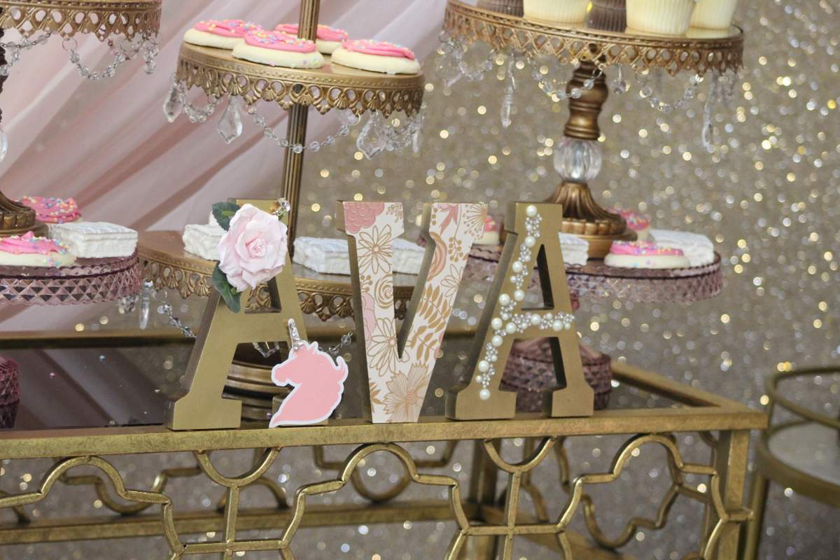 Unicorn baby shower  - Unicorn 