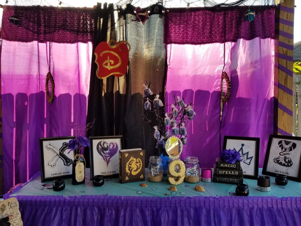 Julissa's Rotten to the Core Birthday  - Descendants 2