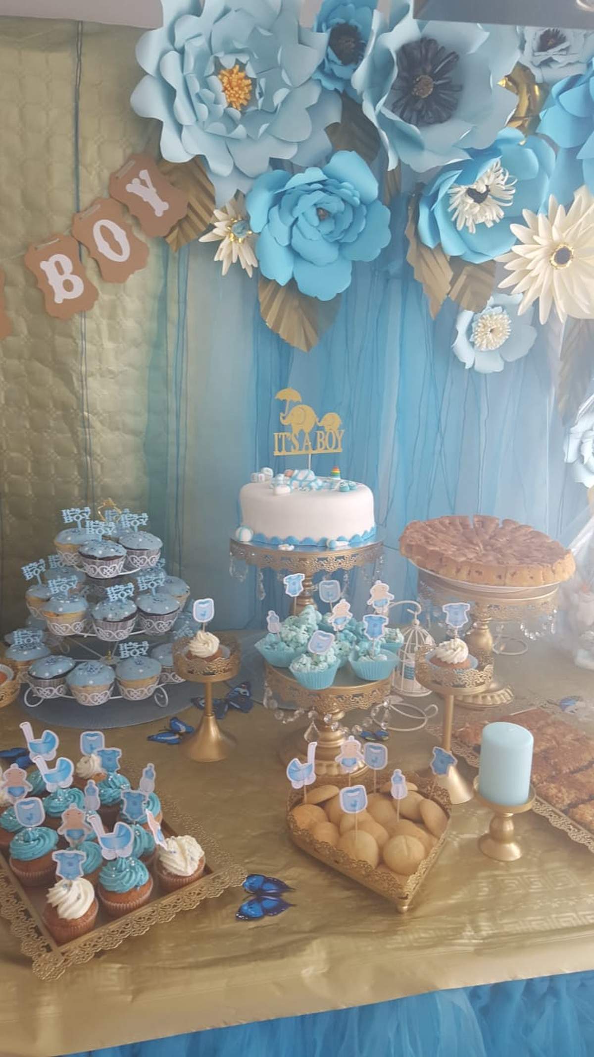 "A quick set up baby shower to suprise a new mom" - Gold ,Turquois,Teffany.