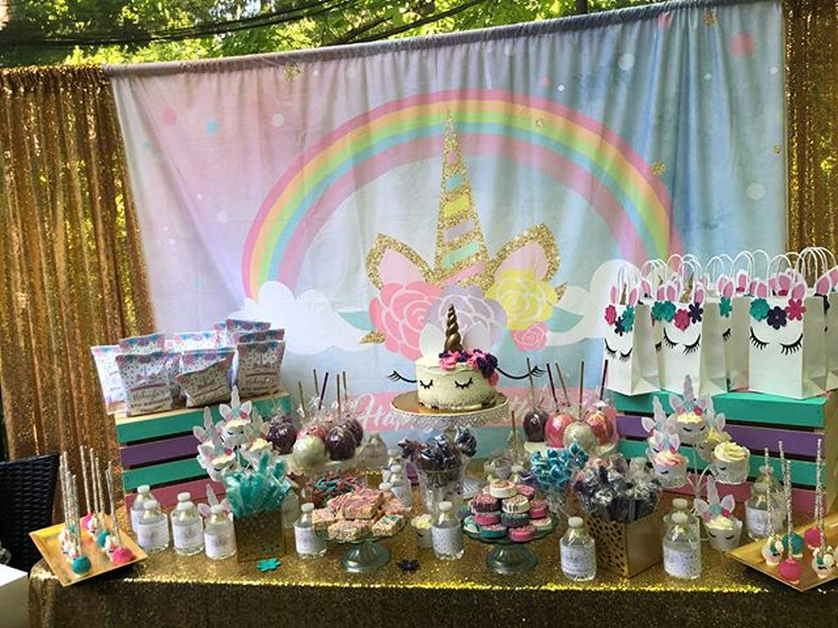 Unicorn Birthday Party - Unicorn
