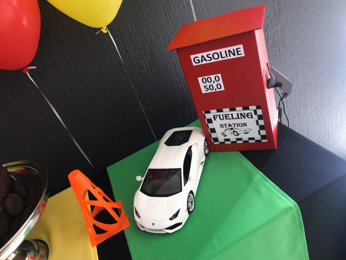 Racing car birthday party - Racing car party