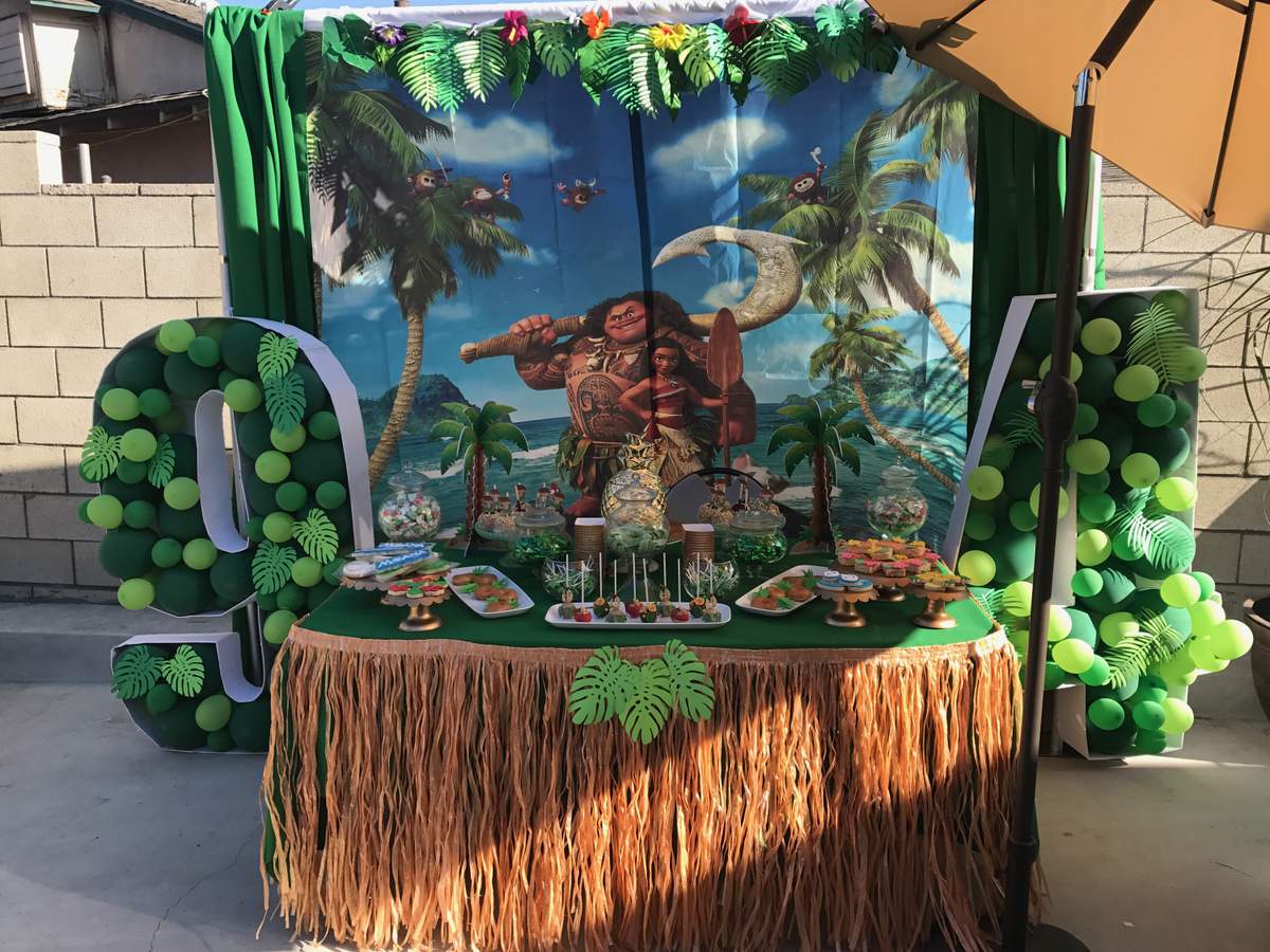 Zaylah and Venezia birthday  - Moana / luau 