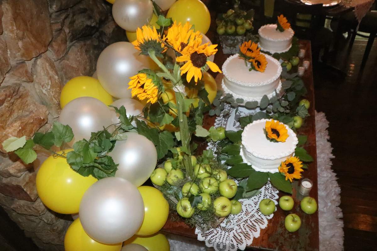 LAURIE'S Sunflower shower - Sunflowers