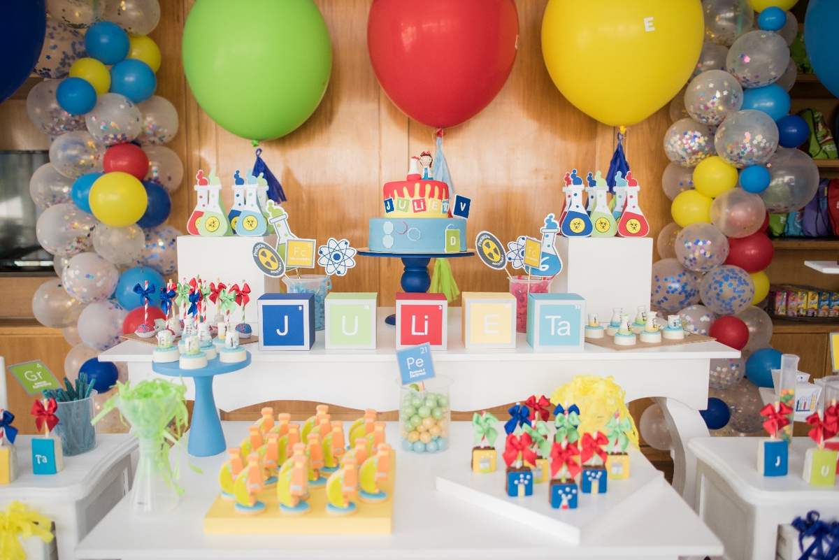 Julieta the Scientist turns 6 - Science
