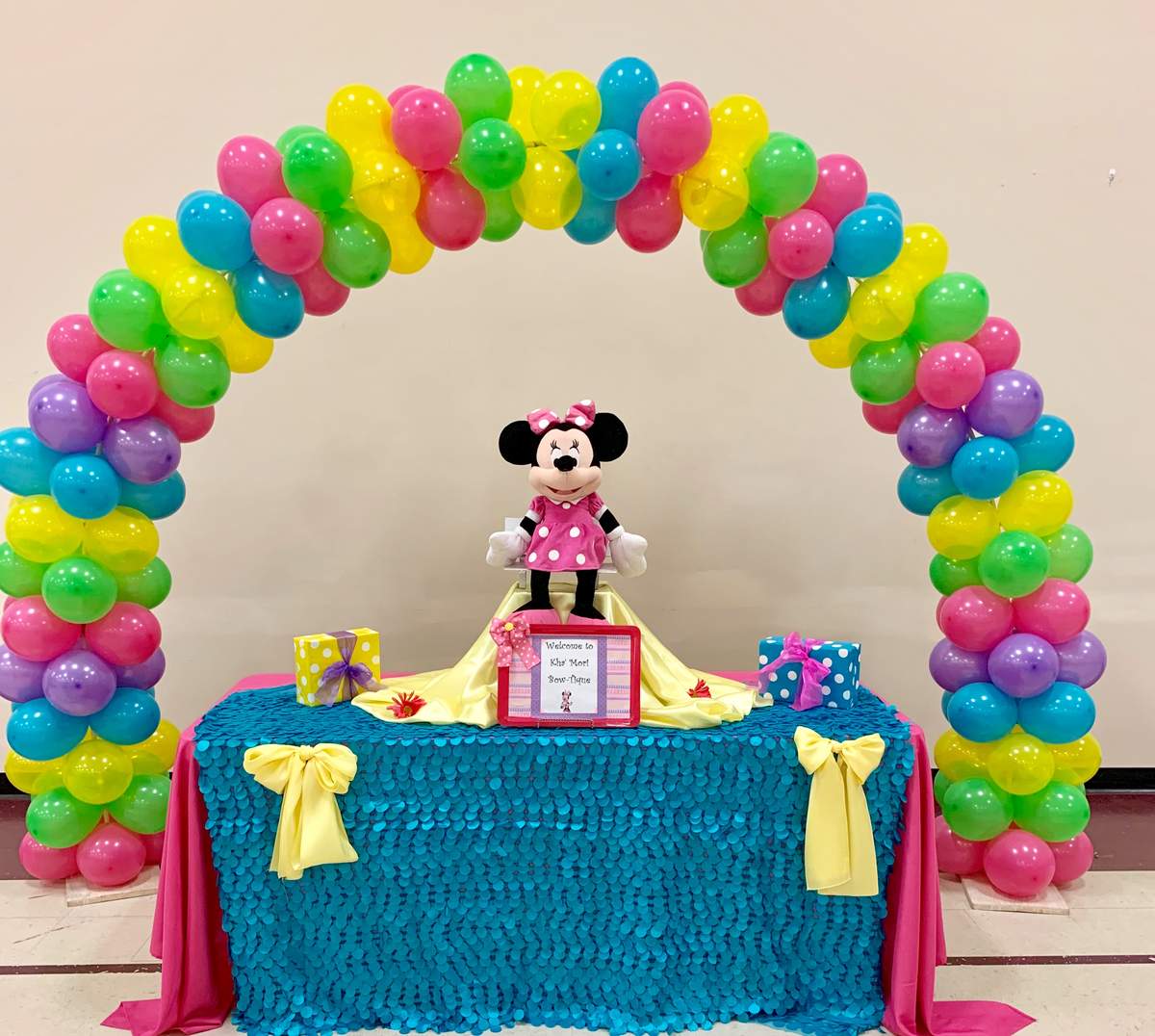 Kha’Mori Minnie Mouse Bowtique - Minnie Mouse
