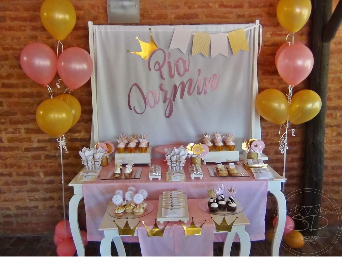 Pía's 1st birthday party - Crowns